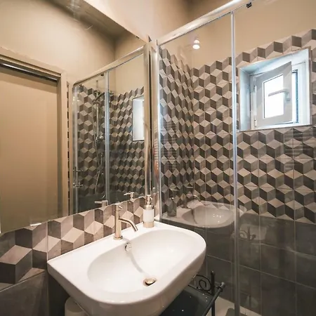 Colosseum Nest Apartment